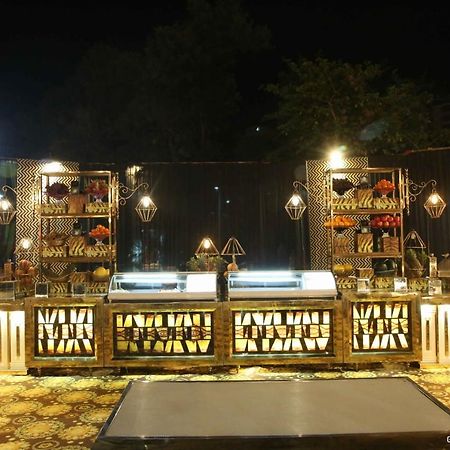 Hotel Executive Club Bareilly Esterno foto