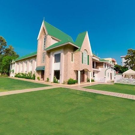 Hotel Executive Club Bareilly Esterno foto