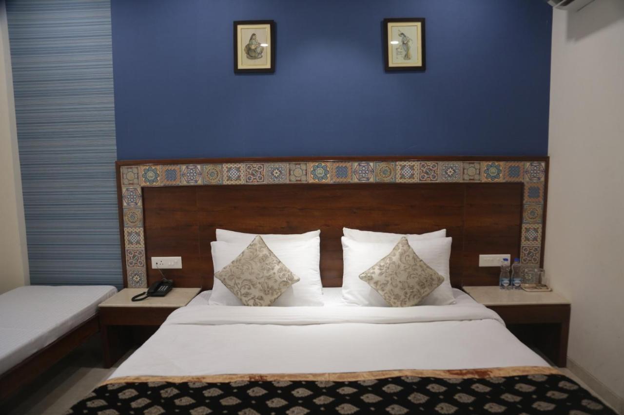 Hotel Executive Club Bareilly Esterno foto