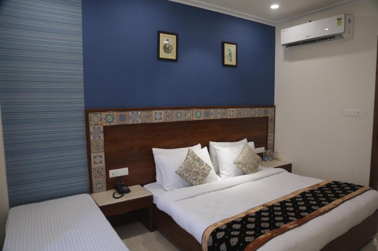 Hotel Executive Club Bareilly Esterno foto