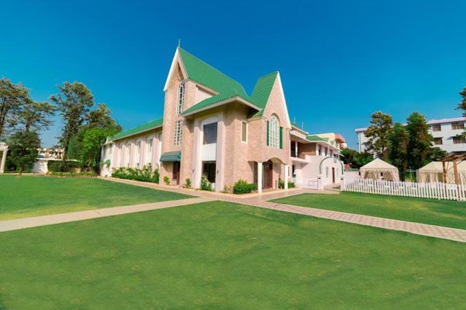 Hotel Executive Club Bareilly Esterno foto