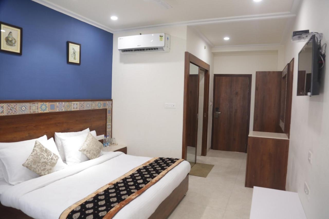 Hotel Executive Club Bareilly Esterno foto