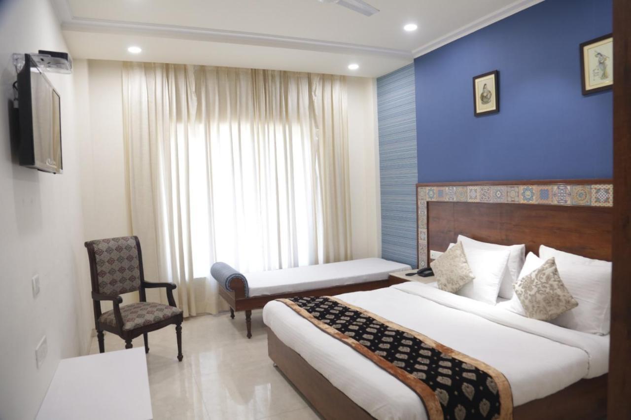 Hotel Executive Club Bareilly Esterno foto