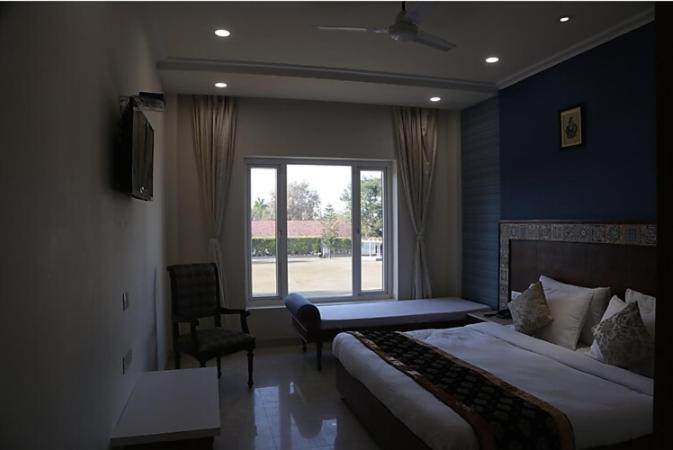 Hotel Executive Club Bareilly Esterno foto